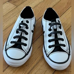 Converse All Stars Leather in white. Hardly worn so looks brand new